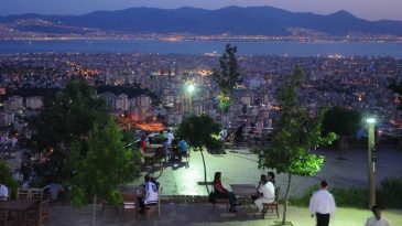 İzmir'in sıcak akşamlarına ferah bir &ccedil;&ouml;z&uuml;m: Serinletici lezzetler sizi bekliyor!
