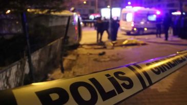 İzmir'de Bıçaklı Kavga: 1 Kişi Ağır Yaralandı