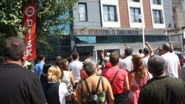 İzmir'de iş&ccedil;iler DİSK y&ouml;netimine seslendi: İrademizi geri istiyoruz!
