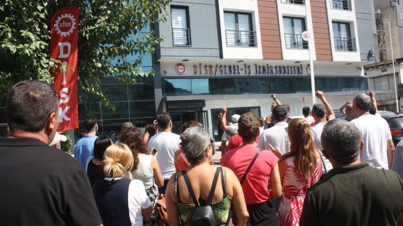 İzmir'de işçiler DİSK yönetimine seslendi: İrademizi geri istiyoruz!