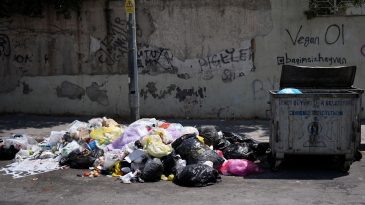 İzmir'de Çöp Problemi: "Nefes Alamıyoruz!"