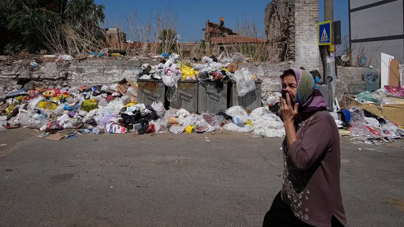 İzmir'de Çöp Sorunu: Vatandaşların Şikayetleri Artıyor, Belediye Çözüm Üretemiyor