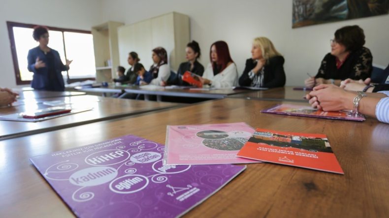 İzmir'de Kadınlar İçin 16 Haftalık Güçlenme Programı: KİHEP Başvuruları Açıldı