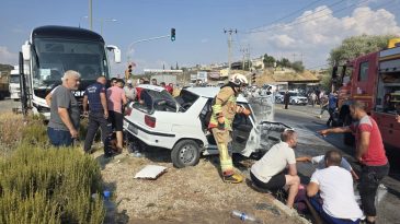 İzmir'de Korkun&ccedil; Trafik Kazası: Bir &Ccedil;ift Hayatını Kaybetti