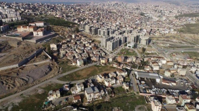 İzmir'de Mahkemelik Planlar Tekrar Askıya Alındı
