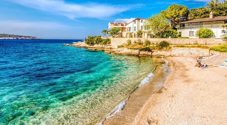İzmir'de Maldivleri Aratmayacak Bir Plaj: Deniz Gözlüğünüzü Yanınıza Alın, Balıklarla Yüzeceksiniz