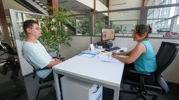 İzmir'de &Ouml;ğrencilere Destek: Tercih Danışmanlığı G&uuml;nleri Devam Ediyor