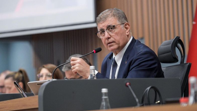 İzmir'de Su Sorunu Süreklilik Arz Ediyor: Devlet Yüksek Su Tüketen Ürünleri Desteklemeye Devam Ediyor