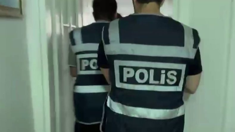 İzmir'de Uyuşturucu Operasyonu: 4 Gözaltı, 1 Tutuklama