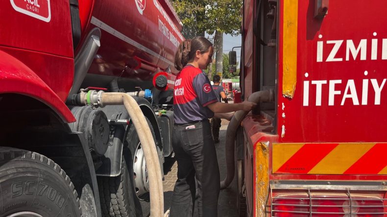 İzmir'deki Orman Yangınına Hava ve Karadan Müdahale Devam Ediyor