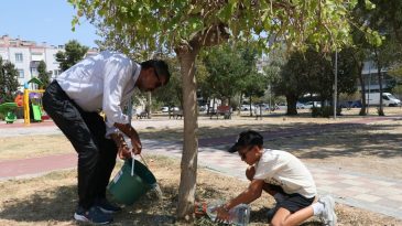 İzmir'deki Parklar Susuz Kaldı: Avukat Belediyelere Su&ccedil; Duyurusunda Bulundu!