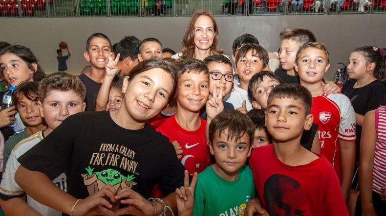İzmirli Miniklerin Coşkulu Yarışı: Mahalle Olimpiyatları Finali!