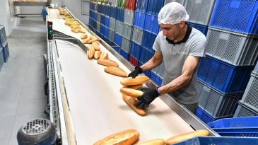İzmirlilere M&uuml;jde: Her Yerde 15 TL Olan Ekmek Burada 8 TL