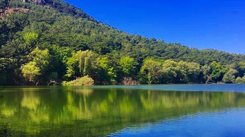 İzmir’in Doğa Harikası: İsviçre Manzaralı Karagöl