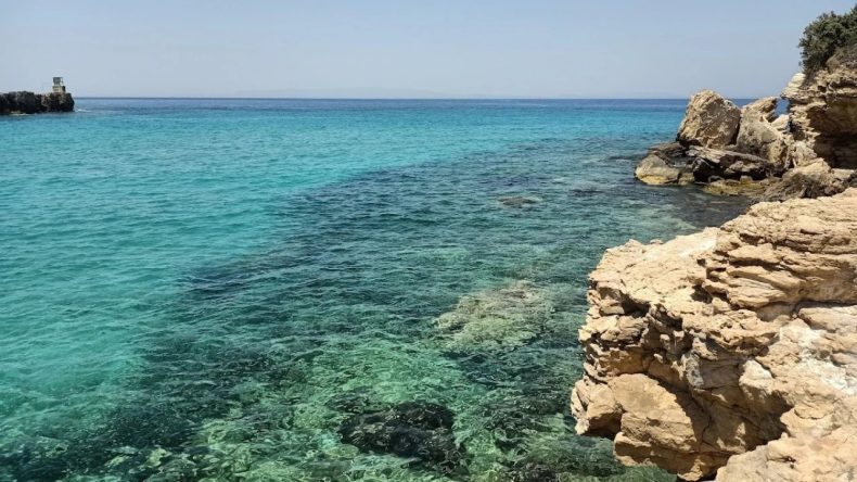 İzmir’in toplu taşımayla ulaşılabilen koyu: Huzur dolu atmosferiyle mavinin tüm tonları sizi burada bekliyor