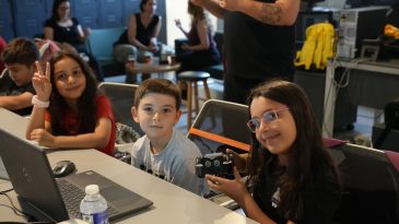 İzmir&rsquo;de &ccedil;ocuklar robotik teknolojiyle tanıştı: Yeteneklerini sergiledi