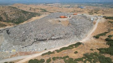 İzmir&rsquo;de &Ccedil;&ouml;p Krizi Derinleşiyor: Kaymakamlıktan Keşif Kararı!