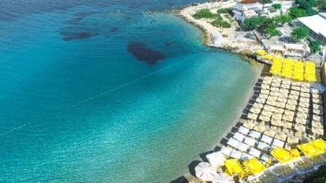 İzmir&rsquo;de ESHOT ile Ulaşabileceğiniz Mavi Bayraklı Plaj: Huzur Dolu Atmosferi ve Berrak Denizinde Keyif Alın!