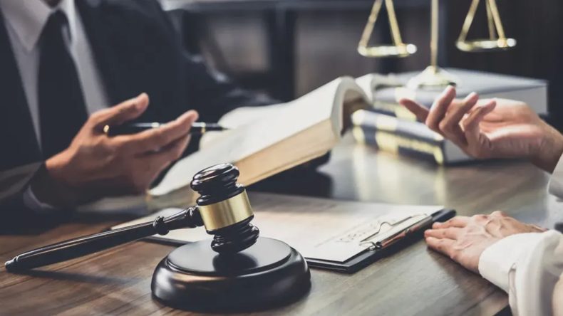 İzmir’de Eşitlik Hamlesi: Ücretsiz Hukuki Yardım Başladı