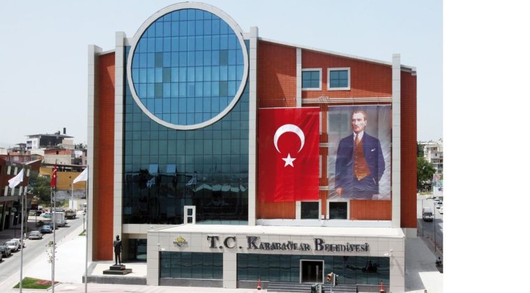İzmir’de Pazarcı Esnafının Katı Atık Bedeli Tepkisine Belediye Yanıt Verdi