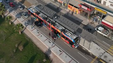 İzmir&rsquo;de Tramvay Hattında Ara&ccedil; Arızası: Seferlerde Gecikme Yaşanıyor