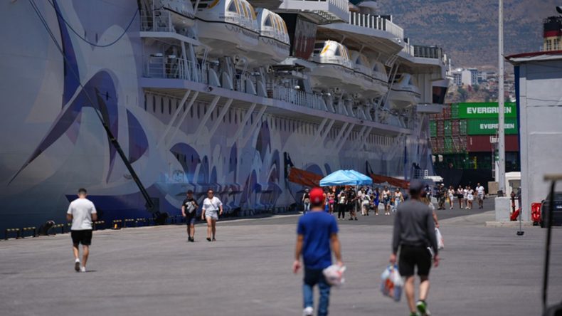 İzmir’de Turist Sayısında Dikkat Çeken Azalma