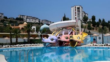 Karabağlar'da Hijyen Sorunu: Belediye Havuzu M&uuml;h&uuml;rlendi!