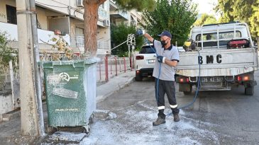 Karabağlar'da Temizlik Hamlesi: Daha Sağlıklı Bir İl&ccedil;e İ&ccedil;in &Ccedil;alışmalar Devam Ediyor
