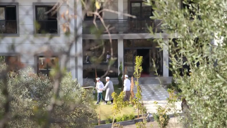 Karabağlar'daki Kaçak Tarikat Yurdunu Yıkın