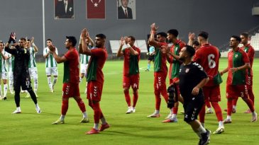 Karşıyaka Üst Ligdeki Rakibini Mağlup Etti: Sezon Açılış Töreninde Büyük Coşku!