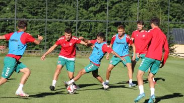 Karşıyaka Yeni Sezona Hazır: İzmir Ekibi Kadro Kalitesiyle Dikkat Çekiyor!