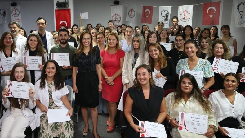 Karşıyaka’da Gençlere Destek Devam Ediyor