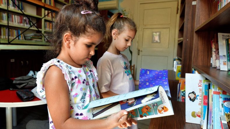 Kitap Kokusu Bornova'yı Sardı: 9 Bini Aşkın Üye, 26 Binden Fazla Kitap