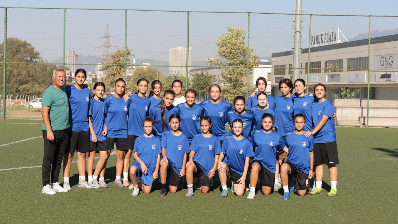 Konak Belediyesporlu futbolcular