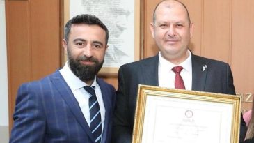 Menderes&rsquo;te 'WhatsApp yazışmaları' iddiası: CHP İl&ccedil;e&rsquo;nin a&ccedil;ıklamaları kafaları karıştırdı!