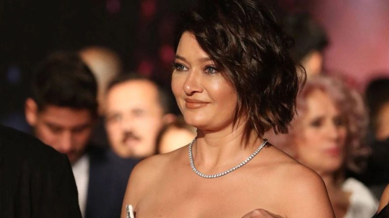 Nurgül Yeşilçay, Kuşadası'na Yerleşti: Bahçıvanını Kime Benzettiğiyse Dikkat Çekti!