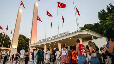 &Ouml;zg&uuml;r &Ouml;zel İzmir Enternasyonal Fuarı&rsquo;na katılacak mı? Cemil Tugay yanıtladı