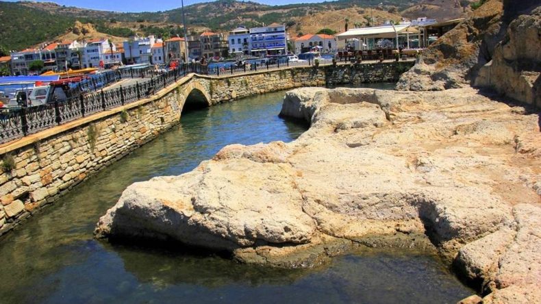 Phokaia’da Binlerce Yıllık Sırlar: Kybele ve Athena’nın Kutsal Nişleri Gün Yüzüne Çıkıyor