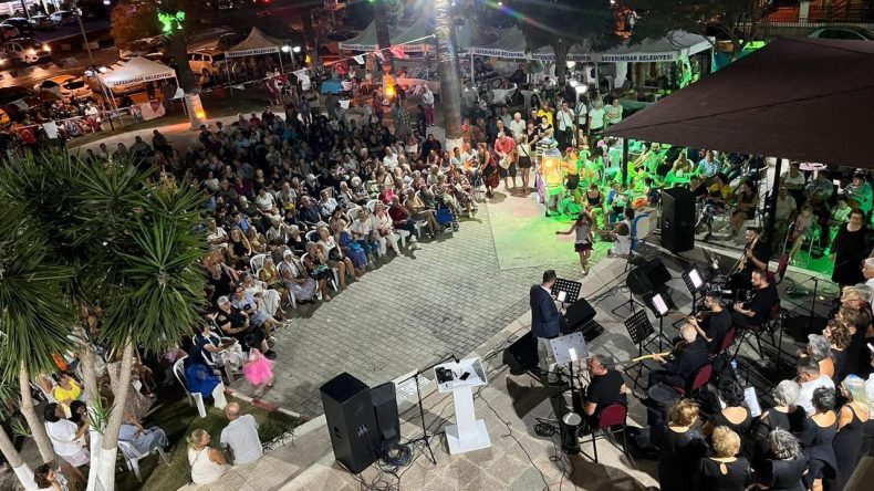 Sanatın Nabzı İzmir'de Atıyor: Festival, 24 Ağustos'a Kadar Devam Edecek!