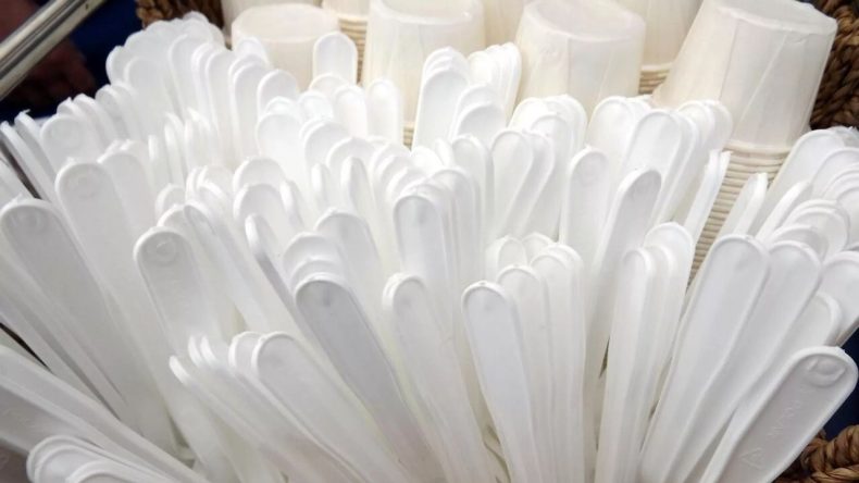 Türkiye’de Tek Kullanımlık Plastiklere Sınırlama Getiriliyor: Üç Aşamalı Eylem Planı Duyuruldu