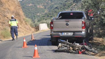 Virajı Alamayan Motosiklet, Pikapla &Ccedil;arpıştı: 15 Yaşındaki Gen&ccedil; Hayatını Kaybetti