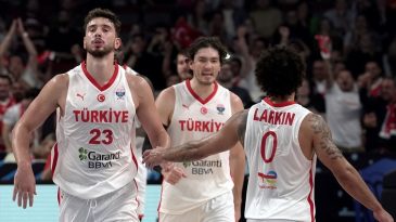 12 Dev Adam Yarı Finalde!