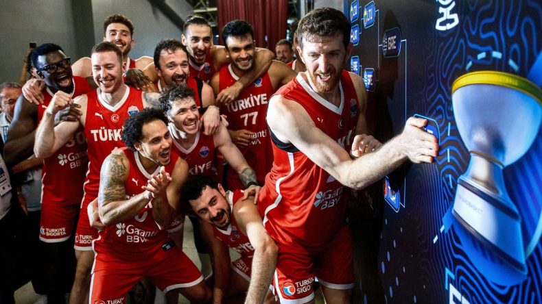 12 Dev Adam’dan büyük başarı: EuroBasket’te gümüş madalya