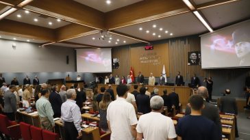 Bal&ccedil;ova&rsquo;da İmar Değişikliği Mecliste G&uuml;ndem Oldu: Muhalefet Ranta Dikkat &Ccedil;ekerken, Başkan Tugay İnce Eledi Sık Dokudu!