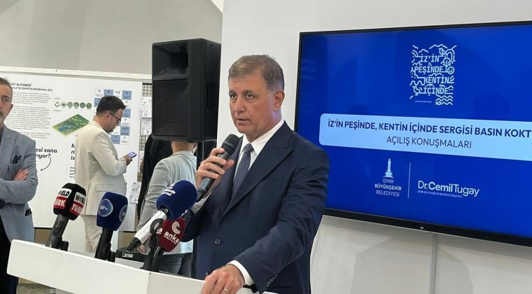 Başkan Tugay İZPA Sergisinde Konuştu: Eleştirinin Ötesine Geçin
