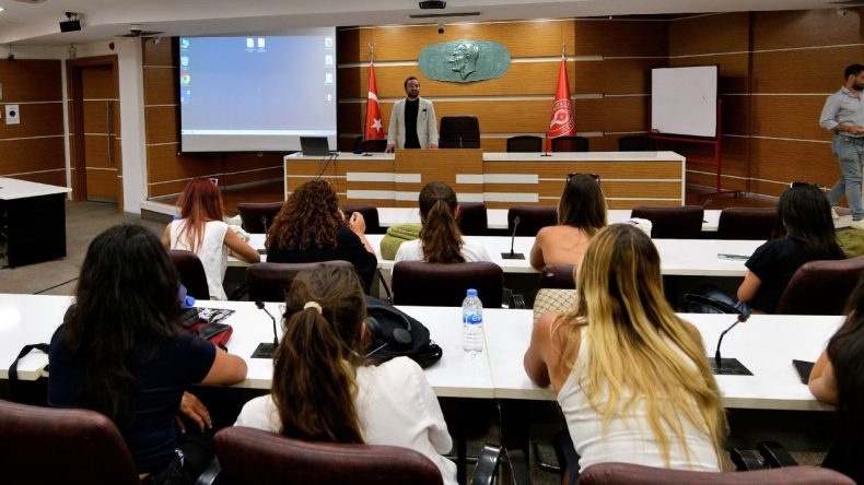 Bornova&rsquo;da Gen&ccedil; Peyzaj Mimarlarına Uzmanlardan Yol Haritası