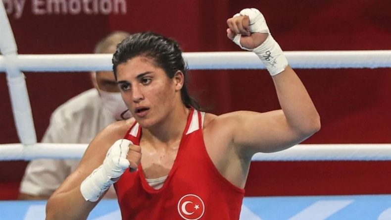 Busenaz Sürmeneli, Dünya Boks Şampiyonası'nda çeyrek finalde!