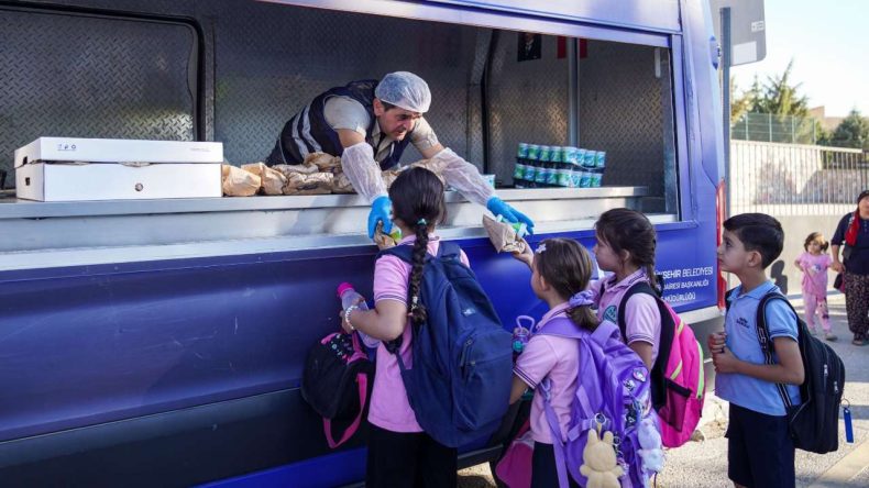 Çocukların Beslenmesi İçin İzmir'de 5 Okuldan Destek