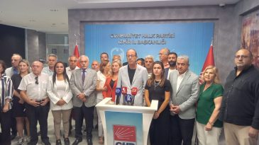CHP İzmir&rsquo;den Kayyum Kararına Tepki: Tanımıyoruz, Bizim İ&ccedil;in Yok H&uuml;km&uuml;ndedir!