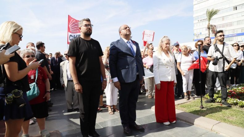 CHP'den Alternatif 9 Eylül Töreni: "Her Haini Kendi Karanlığında Boğan İzmir Vardır"